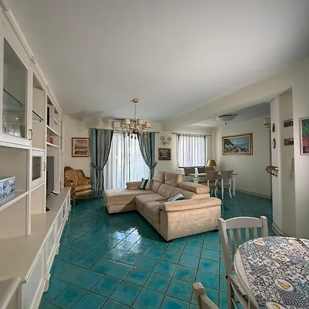 Apartament Turi's *